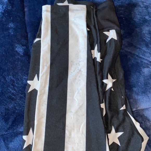 Black and White Leggings - Picture 6 of 7